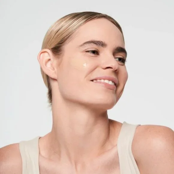 MakeSense® Color Correcting Tinted Moisturizer Light - Picture 5 of 8